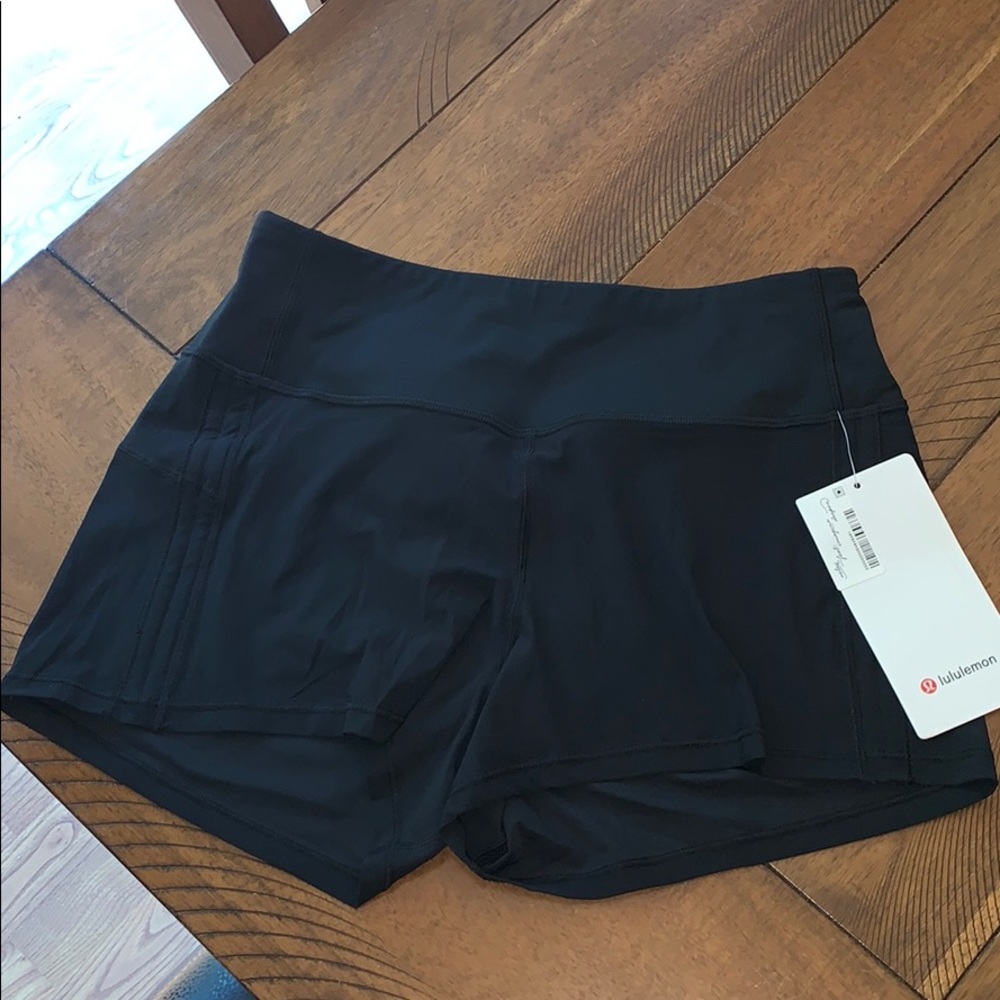 NWT cinch and stretch short